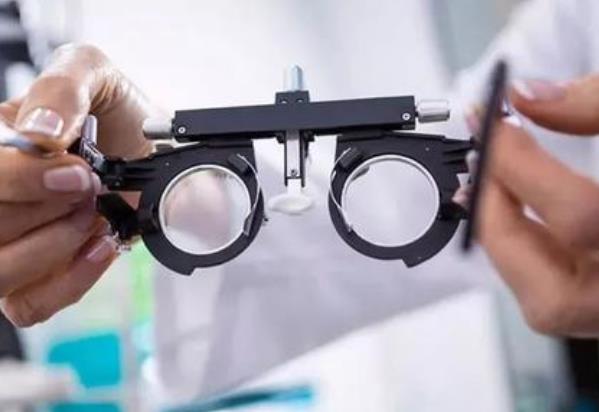 配老花鏡需要驗(yàn)光嗎?注意事項(xiàng)是什么? 配老花鏡需要驗(yàn)光嗎?注意事項(xiàng)是什么?