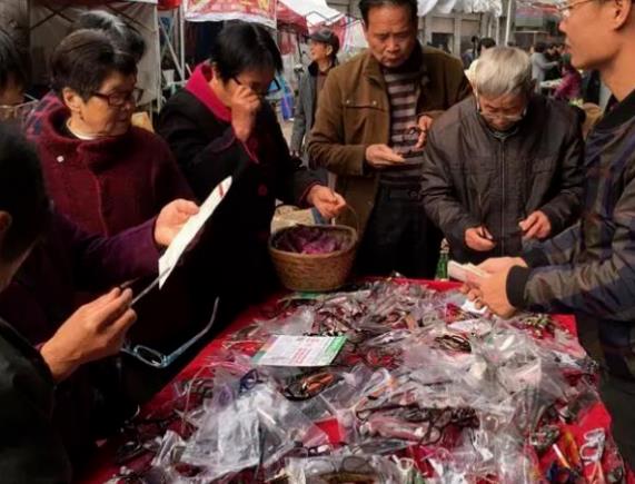 怎么佩戴老花鏡？驗光 品牌 質(zhì)量 保養(yǎng)一個都不能少