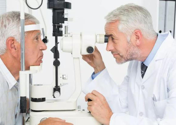 怎么佩戴老花鏡？驗光 品牌 質(zhì)量 保養(yǎng)一個都不能少